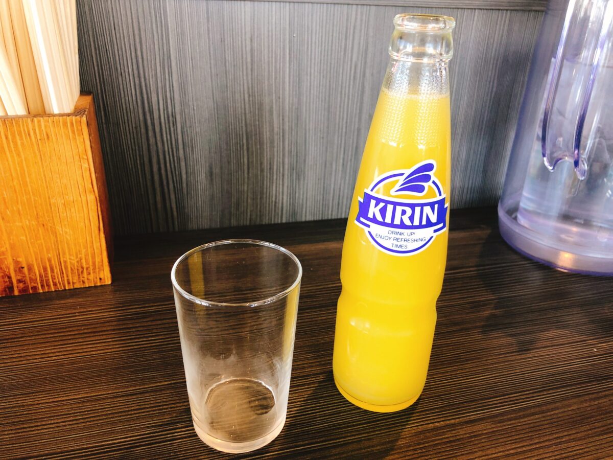 瓶のオレンジジュース